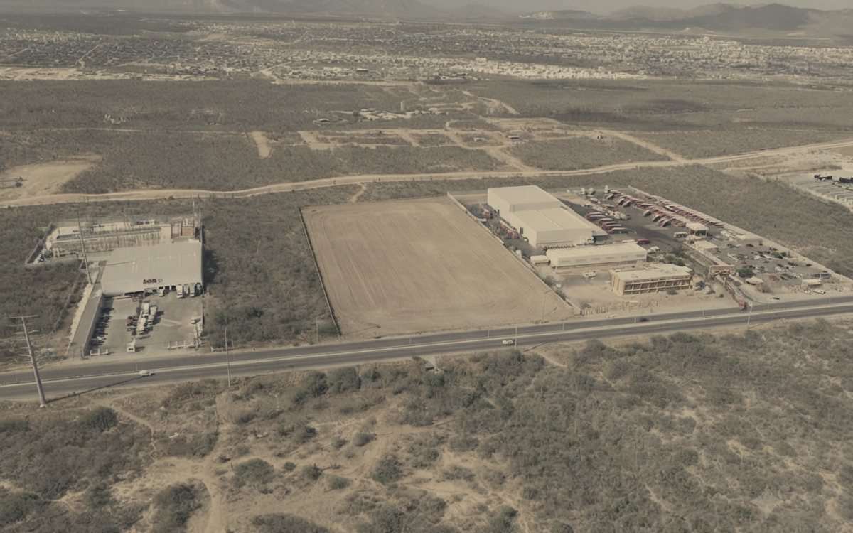 Hoy: El predio de 30,000 m² antes de urbanizar, con frente a la Carretera Transpeninsular
